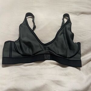 ALO Yoga Airlift Bra and Legging